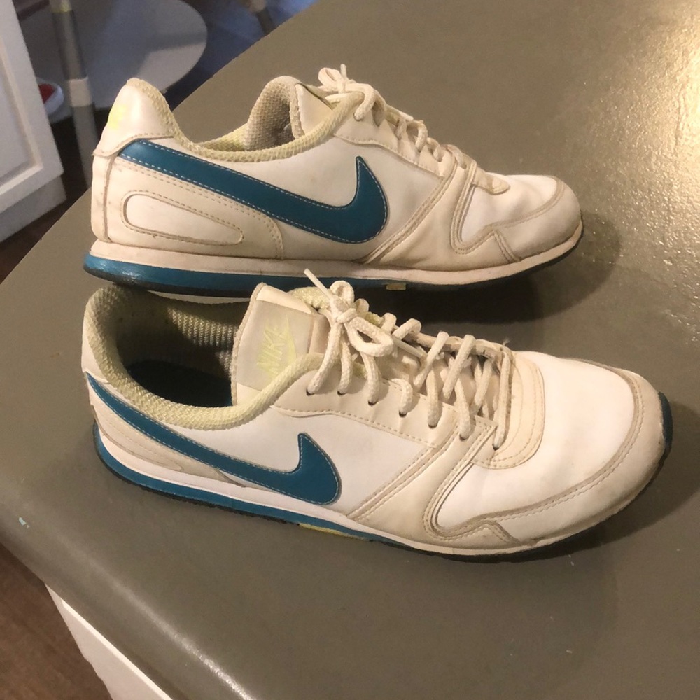 Vintage Nike sneakers